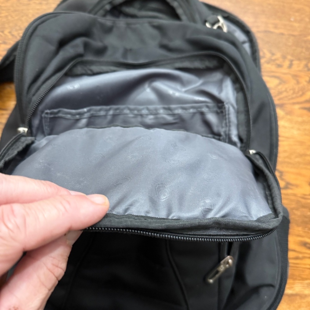Swissgear Smartscan Backpack - Picture 2 of 8